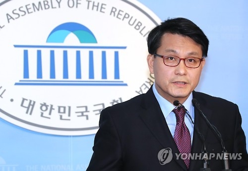 资料图片:韩国国会外交统一委员会议员尹相现(韩联社)