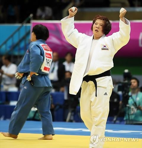 (2nd LD) (Asiad) S. Korean judoka Jeong Gyeong-mi defends gold in inter-Korea showdown - 2