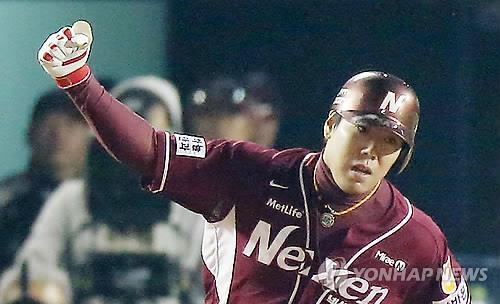 (LEAD) Nexen defeats LG to reach brink of baseball championship series - 2