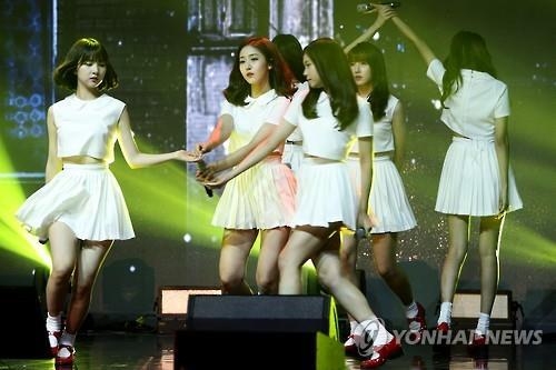 In this file photo, South Korean girl group GFriend performs at a media showcase held in eastern Seoul on July 11, 2016 (Yonhap)