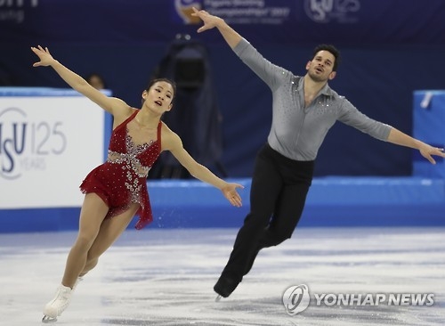 South Korea's Ji Min-ji (L) and Themistocles Leftheris perform during their pairs free skating program at the ISU Four Continents Figure Skating Championships in Gangneung, Gangwon Province, on Feb. 18, 2017.