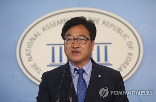 This photo, taken on May 11, 2017, shows Rep. Woo Won-shik of the ruling Democratic Party speaking during a press conference at the National Assembly in Seoul. (Yonhap)