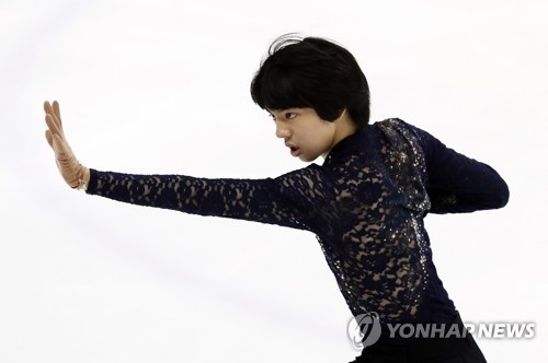 South Korean figure skater Cha Jun-hwan performs his free skate program during the Figure Skating Korea Challenge at Mokdong Ice Rink in Seoul on July 30, 2017. (Yonhap)