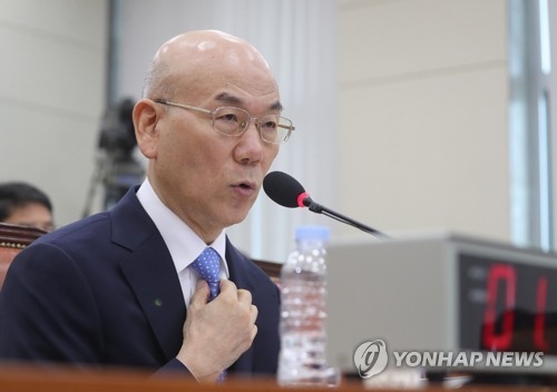 This file photo, taken July 19, 2017, shows Lee Hyo-seong, then nominee for the new head of the Korea Communications Commission (KCC) in a parliamentary confirmation hearing. The former Sungkyunkwan University professor was appointed the new KCC chief on July 31, 2017. (Yonhap)
