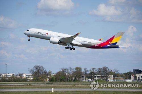 An Asiana A350-900 passenger jet takes off from a runway. (Yonhap)