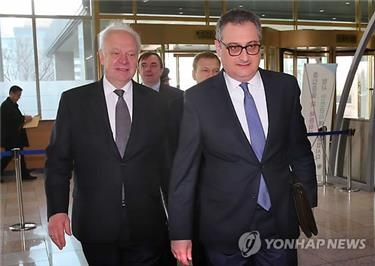Russian Vice Foreign Minister Igor Morgulov (R) is shown in this file photo. (Yonhap)