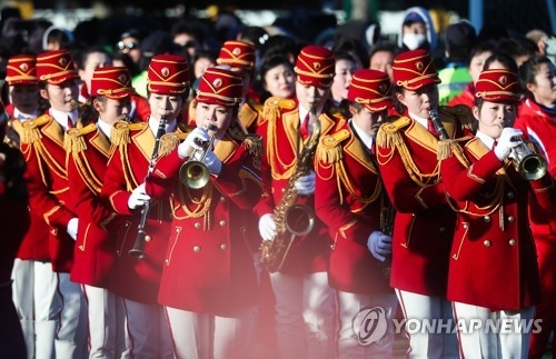 Members of North Korea's cheering squad perform at Korea Sangji Daegwallyeong High School near the PyeongChang Olympic Plaza in PyeongChang on Feb. 17, 2018. (Yonhap)