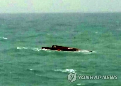 (2nd LD) Capsized boat found off South Korea's southwest coast - 1