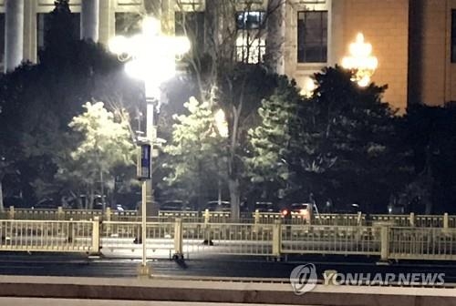 Vehicles belonging to the North Korean Embassy are parked outside of the Great Hall of the People in Beijing, China, a ruling party building for legislative and ceremonial activities, on March 27, 2018. (Yonhap)