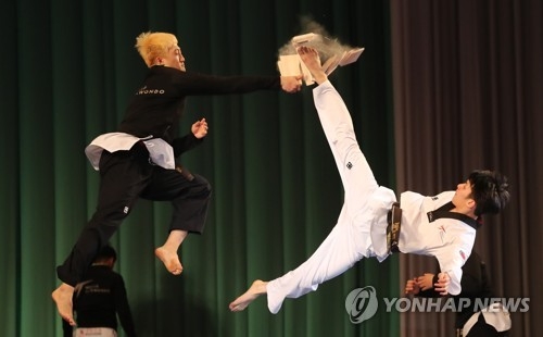A South Korean taekwondo demonstration team performs at Pyongyang Grand Theatre on April 2, 2018. (Yonhap)