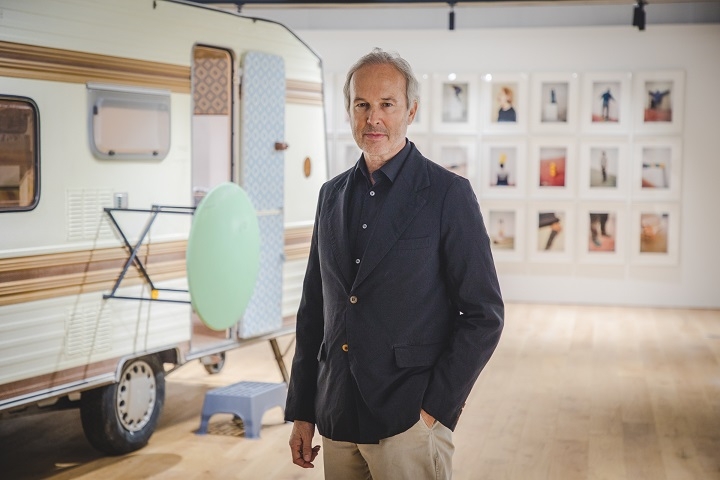This photo provided by Hyundai Card Storage shows Austrian artist Erwin Wurm at his first solo exhibition "Erwin Wurm: One Minute Forever" at Hyundai Card Storage in Itaewon, central Seoul, on April 18, 2018. (Yonhap)