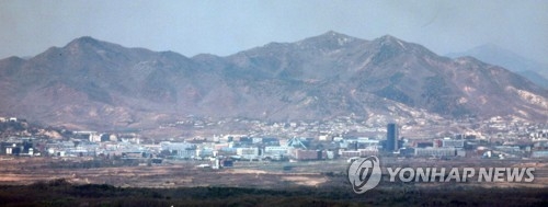 A joint industrial complex in the North Korean border city of Kaesong is shown in this photo taken from South Korean border city of Paju on April 16, 2018. (Yonhap) 