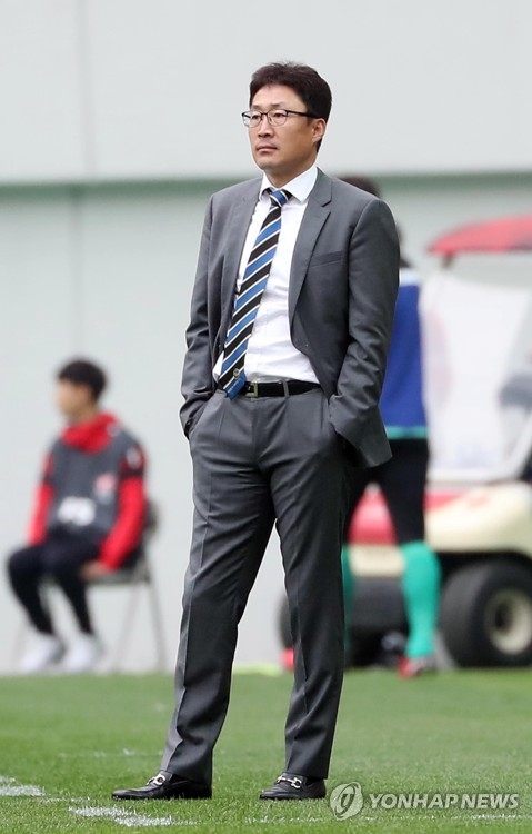 This file photo taken on April 1, 2018, shows Incheon United head coach Lee Ki-hyung during the K League 1 match against FC Seoul. (Yonhap)