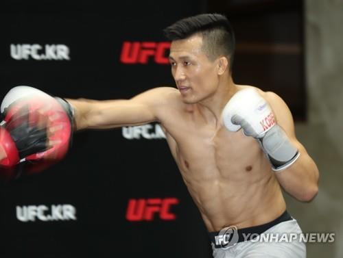 South Korean mixed martial arts (MMA) fighter Jung Chan-sung, better known as the Korean Zombie, trains at a gym in Seoul on Sept. 19, 2018. (Yonhap) 