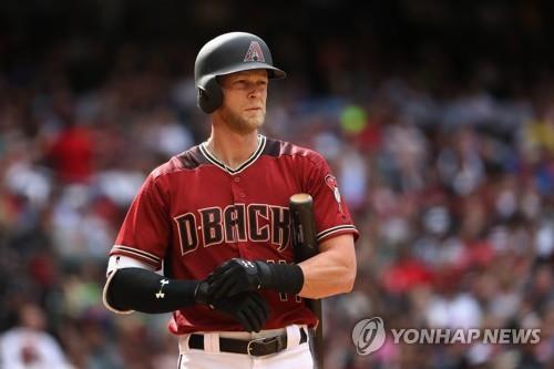 In this Getty Images file photo from April 9, 2017, Jeremy Hazelbaker, then with the Arizona Diamondbacks, adjusts his batting gloves during a Major League Baseball regular season game against the Cleveland Indians at Chase Field in Phoenix, Arizona. Hazelbaker now plays for the Kia Tigers in the Korea Baseball Organization. (Yonhap)