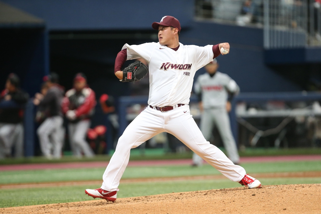 In this photo provided by the Kiwoom Heroes, Yoon Jeong-hyeon of the Heroes throws a pitch against the LG Twins in the top of the fifth inning of a Korea Baseball Organization preseason game at Gocheok Sky Dome in Seoul on March 13, 2019. (Yonhap)
