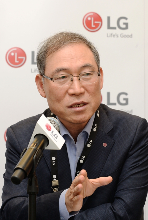 Song Dae-hyun, president of LG Electronics Inc. home appliance and air solution division, speaks during a press briefing on Sept. 7, 2019, held on the sidelines of the IFA technology show held in Berlin, in this photo provided by the Korean electronics maker. (PHOTO NOT FOR SALE) (Yonhap)