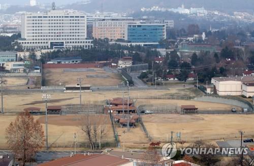 This file photo shows the U.S. Forces Korea's Yongsan Garrison in central Seoul. (Yonhap)