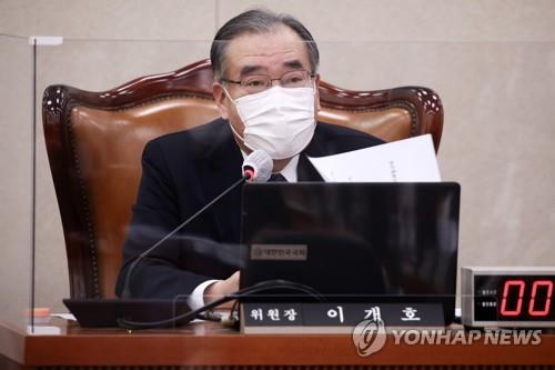 This photo taken on Feb. 17, 2021, shows lawmaker Lee Gae-ho. (Yonhap)