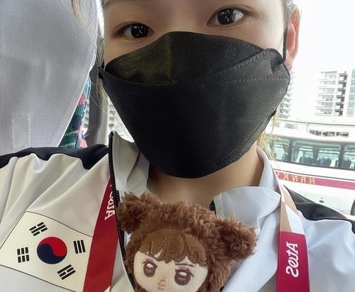 South Korean Olympic weightlifter Ham Eun-ji in this photo posted on her Instagram account (PHOTO NOT FOR SALE) (Yonhap)