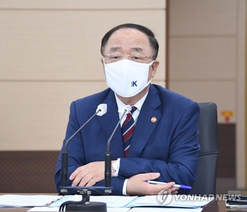 This file photo, taken and provided by the Ministry of Economy and Finance on Oct. 26, 2021, shows Minister Hong Nam-ki during a meeting at his office. (PHOTO NOT FOR SALE) (Yonhap)