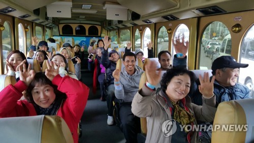 This undated file photos shows foreign visitors aboard a tour bus on Jeju Island. (Yonhap)