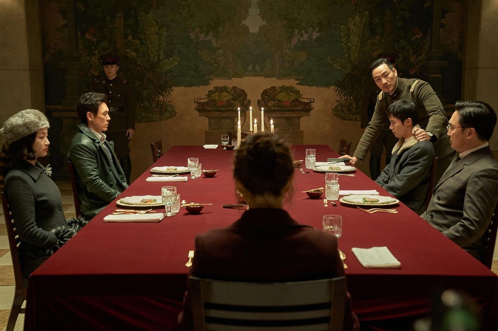 A scene from Korean spy action flick "Phantom" is seen in this photo provided by its distributor CJ ENM. (PHOTO NOT FOR SALE) (Yonhap)
