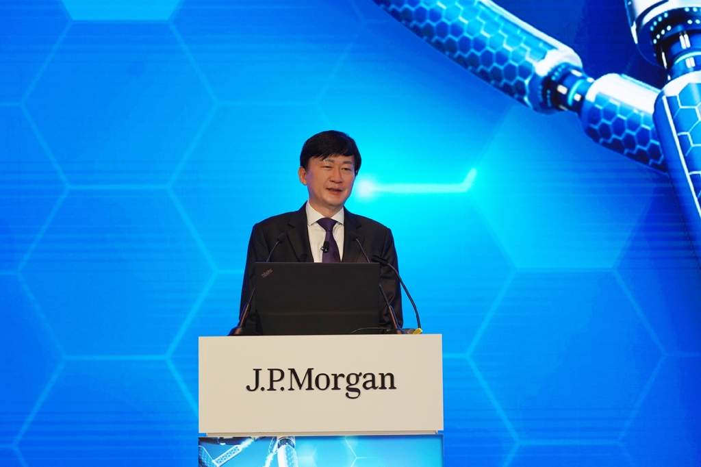 This photo provided by Samsung Biologics Co. shows its CEO John Rim speaking during the J.P. Morgan Healthcare Conference in San Francisco, California, on Jan. 11, 2023. (PHOTO NOT FOR SALE) (Yonhap)