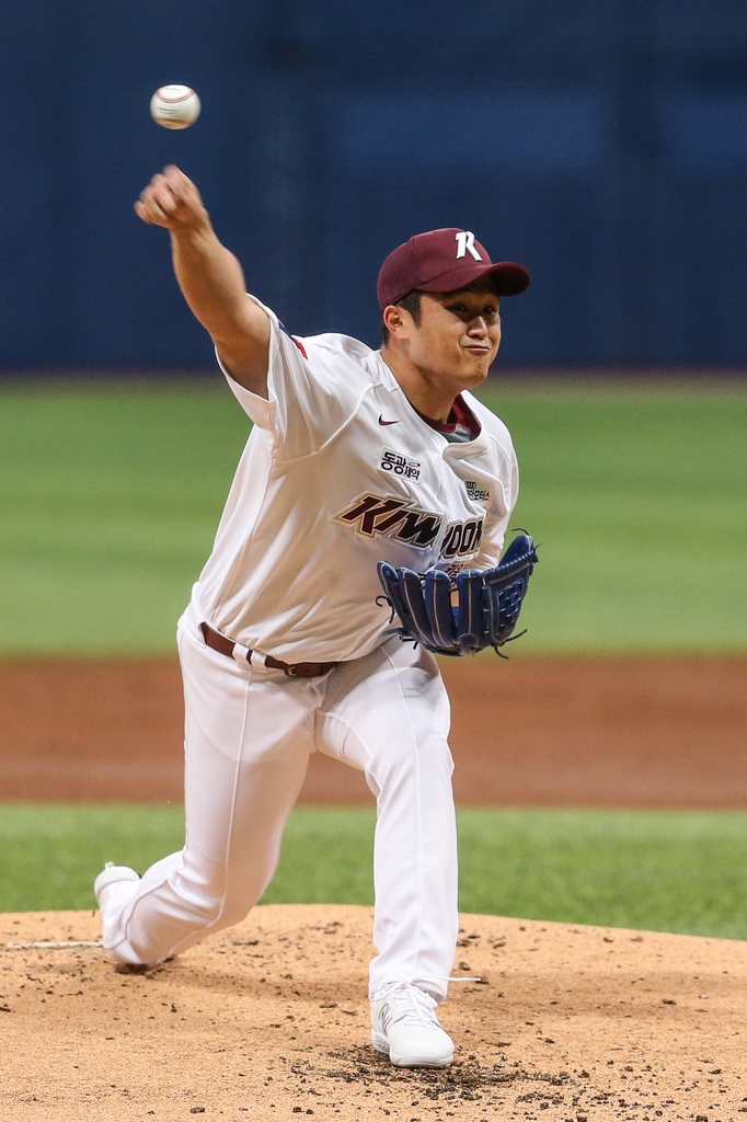In this March 13, 2023, file photo provided by the Kiwoom Heroes, Heroes pitcher Choi Won-tae pitches against the KT Wiz in a Korea Baseball Organization preseason game at Gocheok Sky Dome in Seoul. (PHOTO NOT FOR SALE) (Yonhap)