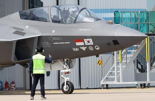 A prototype of the KF-21 fighter jet under development bearing the flags of South Korea and Indonesia moves out of a hangar at the headquarters of Korea Aerospace Industries Ltd. in Sacheon, about 300 kilometers south of Seoul, on May 9, 2023. (Pool photo) (Yonhap)