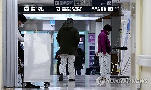 This March 10, 2024, file photo shows patients at the state-run National Medical Center, which expanded operating hours amid a prolonged walkout by junior doctors. (Yonhap)