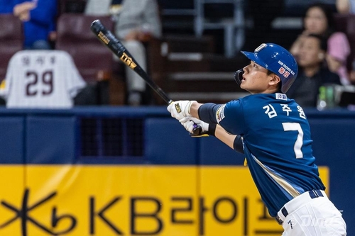 Kim Ju-won of the NC Dinos hits a two-run home run against the Kiwoom Heroes during a Korea Baseball Organization regular-season game at Gocheok Sky Dome in Seoul on May 21, 2024, in this photo provided by the Dinos. (PHOTO NOT FOR SALE) (Yonhap)