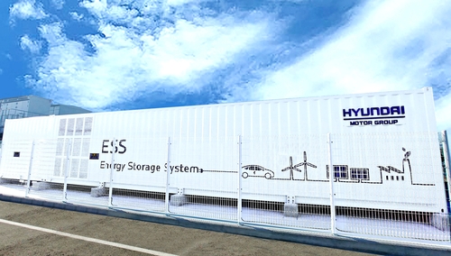 Ci-dessus, un système de stockage d'énergie (ESS) du groupe Hyundai Motor établi dans l'usine de Hyundai Motor à Ulsan, à 414 km au sud-est de Séoul. (Photo fournie par le groupe Hyundai Motor. Revente et archivage interdits)