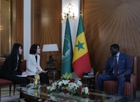 La 2e vice-ministre des Affaires étrangères parle avec le président sénégalais du sommet Corée-Afrique