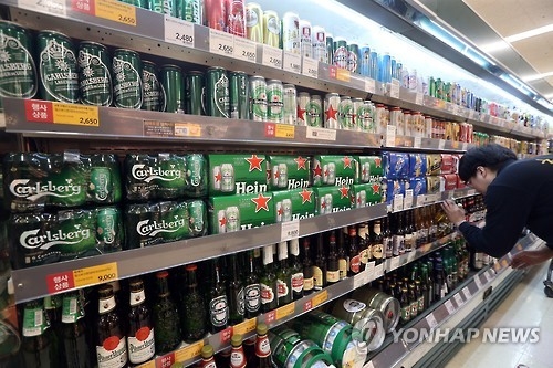 大手スーパーの輸入ビールコーナー（資料写真）＝（聯合ニュース）