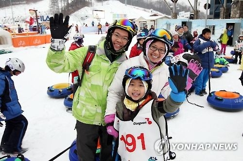 スキーフェスティバルに参加した東南アジアの観光客（資料写真）＝（聯合ニュース）