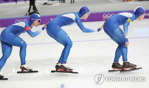 滑走する韓国代表チーム＝２１日、江陵（聯合ニュース）