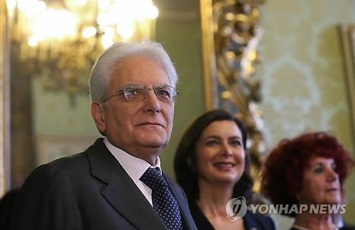 <伊 새 대통령은 마피아에 형 잃고 정계입문한 법학자> - 2