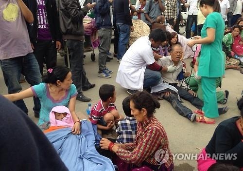 네팔 대지진 사망자 2천명 넘어…이틀째 강력 여진(종합3보) - 4