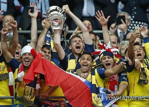 英축구 아스널, FA컵 우승…애스턴빌라 4-0 대파 - 2