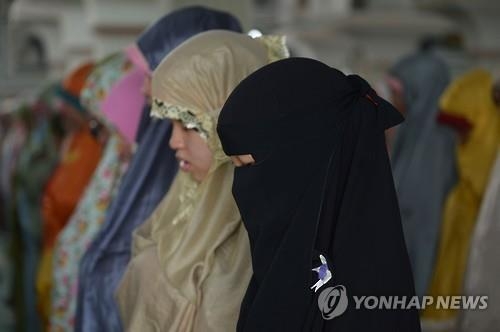 인도네시아 젊은이들 "코란보다 스마트폰" - 2