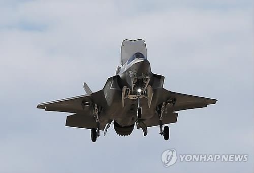미국 " 최신예 F-35 스텔스 전투기와 '노장' A-10기 맞짱" - 2