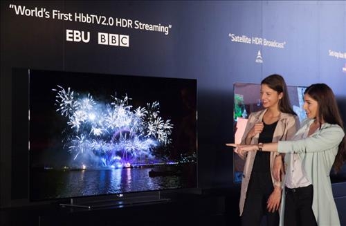 LG 'IFA 2015' BBC와 손잡고 HDR 송수신 시연 - 2