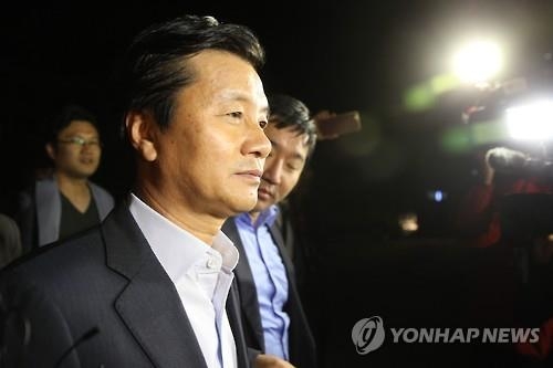 '성폭행 혐의' 심학봉, 국회의원직 자진사퇴 - 2