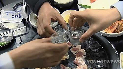 "하루 3~4잔 이내 소주는 뇌졸중 예방에 좋다" - 3