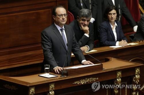 올랑드 佛대통령 "프랑스는 전쟁 중…테러리즘 뿌리뽑겠다"(종합) - 2