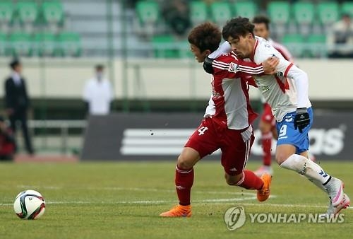 -프로축구- 수원FC, 창단 이후 첫 클래식 승격…부산은 강등 - 2