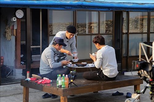 돌돔은 못잡았지만 시청자는 잡았네…'삼시세끼-어촌편2' - 6
