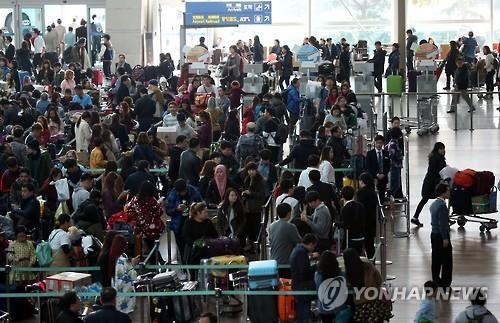 정부 '수하물 처리 지연' 인천공항 실태 점검나서 - 2