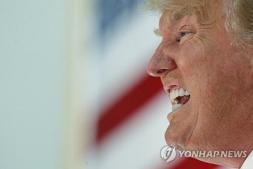 트럼프 "한국은 '돈버는 기계'인데 분담금 쥐꼬리만큼 내" - 2